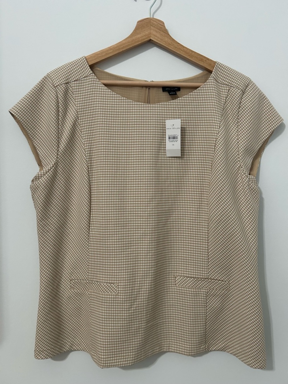 Ann Taylor Beige Houndstooth Cap-Sleeve Shell